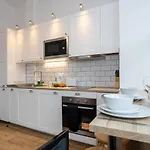 Pillo - Salford * Manchester