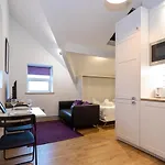 Pillo - Salford Apartmán