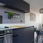 3br Penthouse By Torr Group Short Term Lets With Private Rooftop Garden Apartmán *