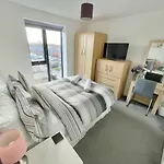 Escape - Private & Bathroom Near Etihad And Coop Arena - Free Secure Parking Rum i privatbostad *