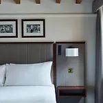 Marriott Victoria &