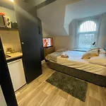 Deluxe In 20 Percent Off For Drake Concert Attendees!