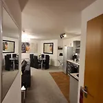 Comfy 2Bd & 1Ba City Centre Luxury With Free Parking Apartamento