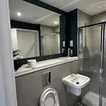 Lux Livin' - Luxury 2 Bed With Sky Garden