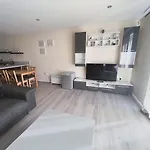 Spacious 2 Bed Flat, Free Parking, Close To Town Manchester