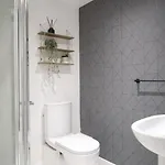 Spacious 2br 2ba Centre Sleeps 5 Daire *