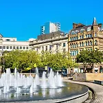 Spacious 2br 2ba Centre Sleeps 5 *