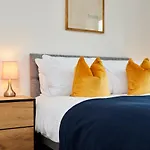 Feriehus Fabulous 5 Bed House W Parking Manchester