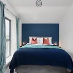 Prázdninový dům Fabulous 5 Bed House W Parking Manchester