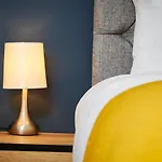 Fabulous 5 Bed House W Parking *