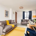 Fabulous 5 Bed House W Parking * Manchester