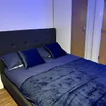 アパート Salford Quays Apartment, マンチェスター
