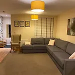 Cosy House Near Centre And Football Stadium Casa vacanze *