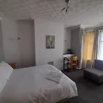 Stylish 4 Bed House - 15 Min To Centre Prázdninový dům *