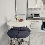 Daire Newly Refurbished 2- Bed Stylish