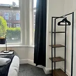 Large Five Bedroom With Parking, Sleeps 11! *