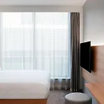 Moxy 3*