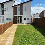 3-bedroom House - Car Parking - Air Conditioning 別荘 *