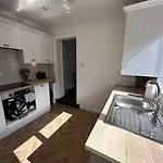 Casa vacanze Large Five Bedroom With Parking, Sleeps 11! *