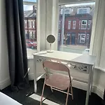 Large Five Bedroom With Parking, Sleeps 11!