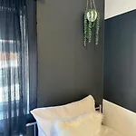 Casa vacanze Large Five Bedroom With Parking, Sleeps 11! Manchester