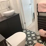 Lux Private Entrance 1 Bed - Free Parking - Ideal For Coop Live, Mcr Centre, Salford Royal Hospital & Buile Hill Mansion Wedding Venue Manchester