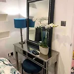 Lux Private Entrance 1 Bed - Free Parking - Ideal For Coop Live, Mcr Centre, Salford Royal Hospital & Buile Hill Mansion Wedding Venue Lägenhet