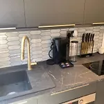 Lux Private Entrance 1 Bed - Free Parking - Ideal For Coop Live, Mcr Centre, Salford Royal Hospital & Buile Hill Mansion Wedding Venue Manchester