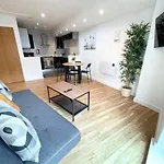 Apartment The Works-fresh 2bed In Centre, Opposite Arndale.