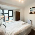 Apartment The Works-fresh 2bed In Centre, Opposite Arndale. *