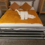 Luxury 2 Bed On River, Wifi, Parking, Garden Apartment Manchester