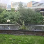 Luxury 2 Bed On River, Wifi, Parking, Garden Apartment