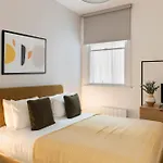Cove Minshull Street Hotel