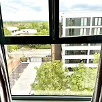 Morden 2 Bed - Old Trafford *