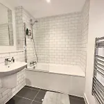 Morden 2 Bed - Old Trafford Apartmán Manchester