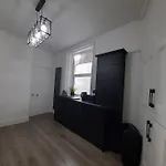Chic 5 Double Bedroom House - 15 Min To 맨체스터