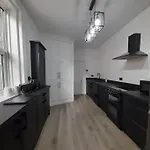 펜션 Chic 5 Double Bedroom House - 15 Min To