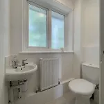 Bright, Warm & Cozy House In Harpurhey *