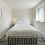 Bright, Warm & Cozy House In Harpurhey * Manchester