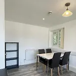 Bright, Warm & Cozy House In Harpurhey * Manchester