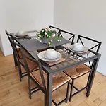 Luxury 2 Bed On River, Wifi, Parking, Garden Apartment
