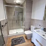 1 Bed Old Trafford Flat Free Parking *