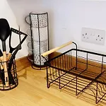 2 Bed Manchaster With Private Entrance * Манчестер
