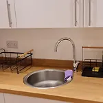 2 Bed Manchaster With Private Entrance Апартаменты *