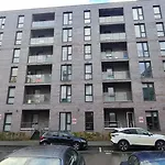 2 Bed Manchaster With Private Entrance * Манчестер