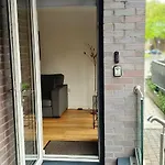 2 Bed Manchaster With Private Entrance
