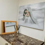 Apartmán Charming 2-bedroom In *