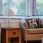 Spacious Near United Stadium - Pass The Keys * Manchester