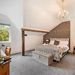 Spacious Near United Stadium - Pass The Keys Prázdninový dům