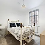 Spacious Near United Stadium - Pass The Keys Prázdninový dům